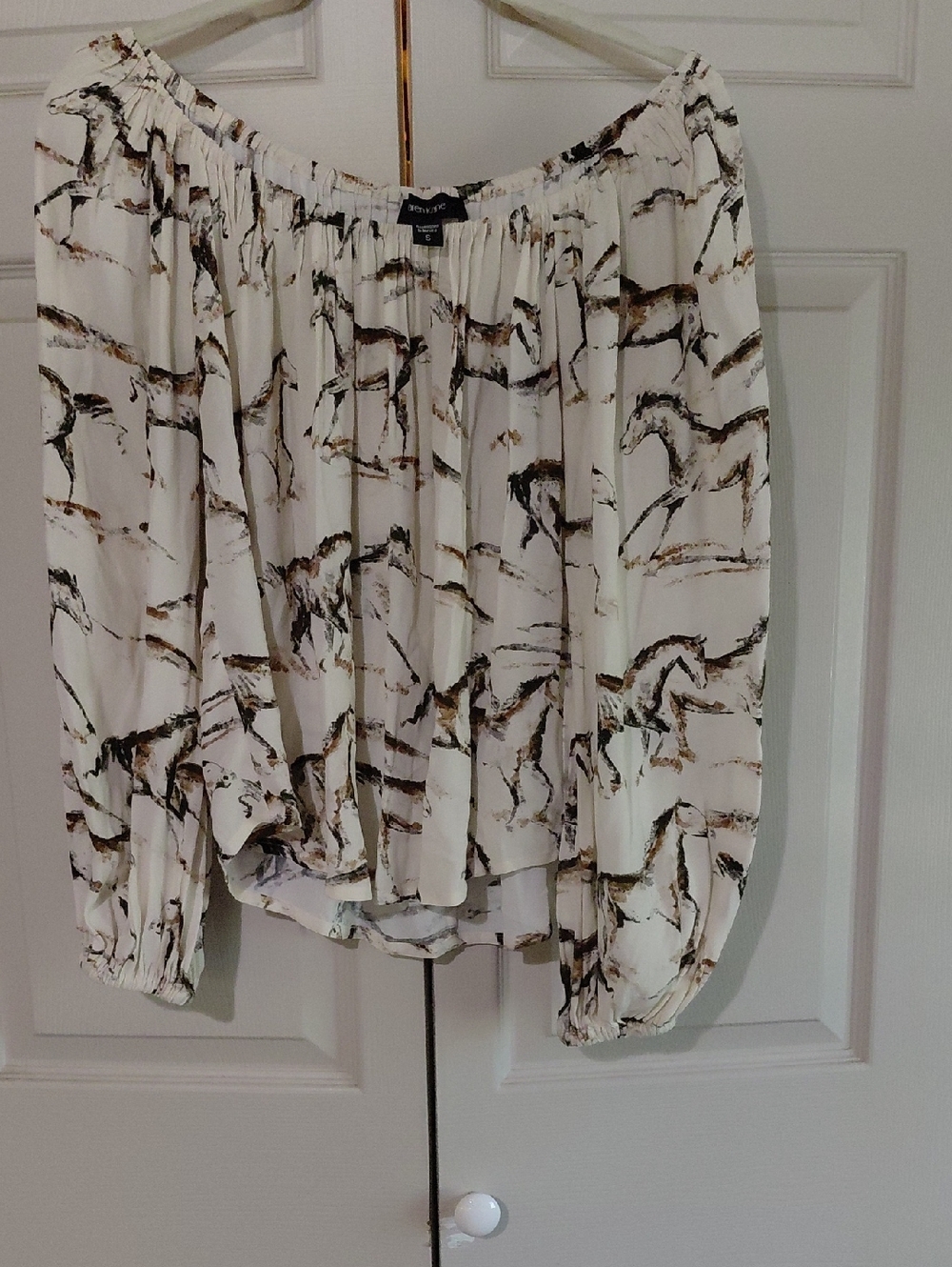 Karen Kane White Off-Shoulder Shirt with Brown and Black Horse Print